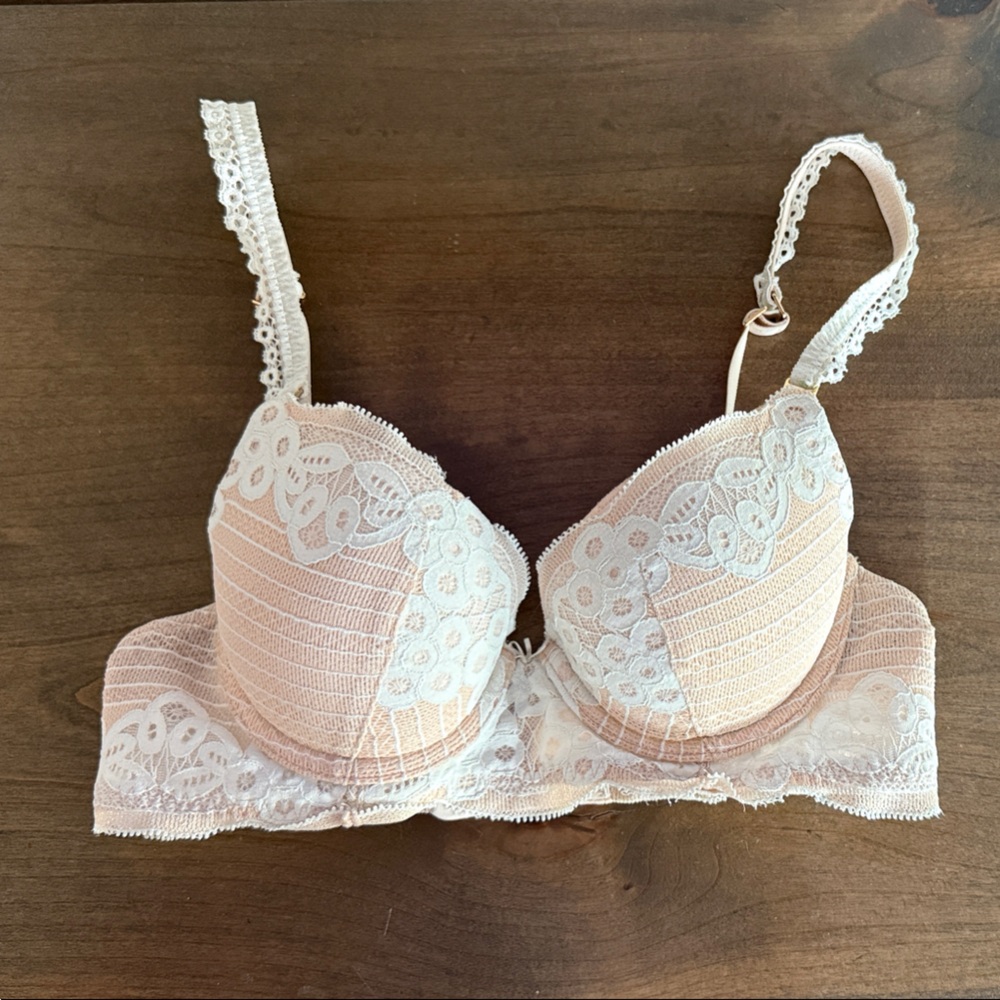 Aerie Lace Trim Bra in Peach and White